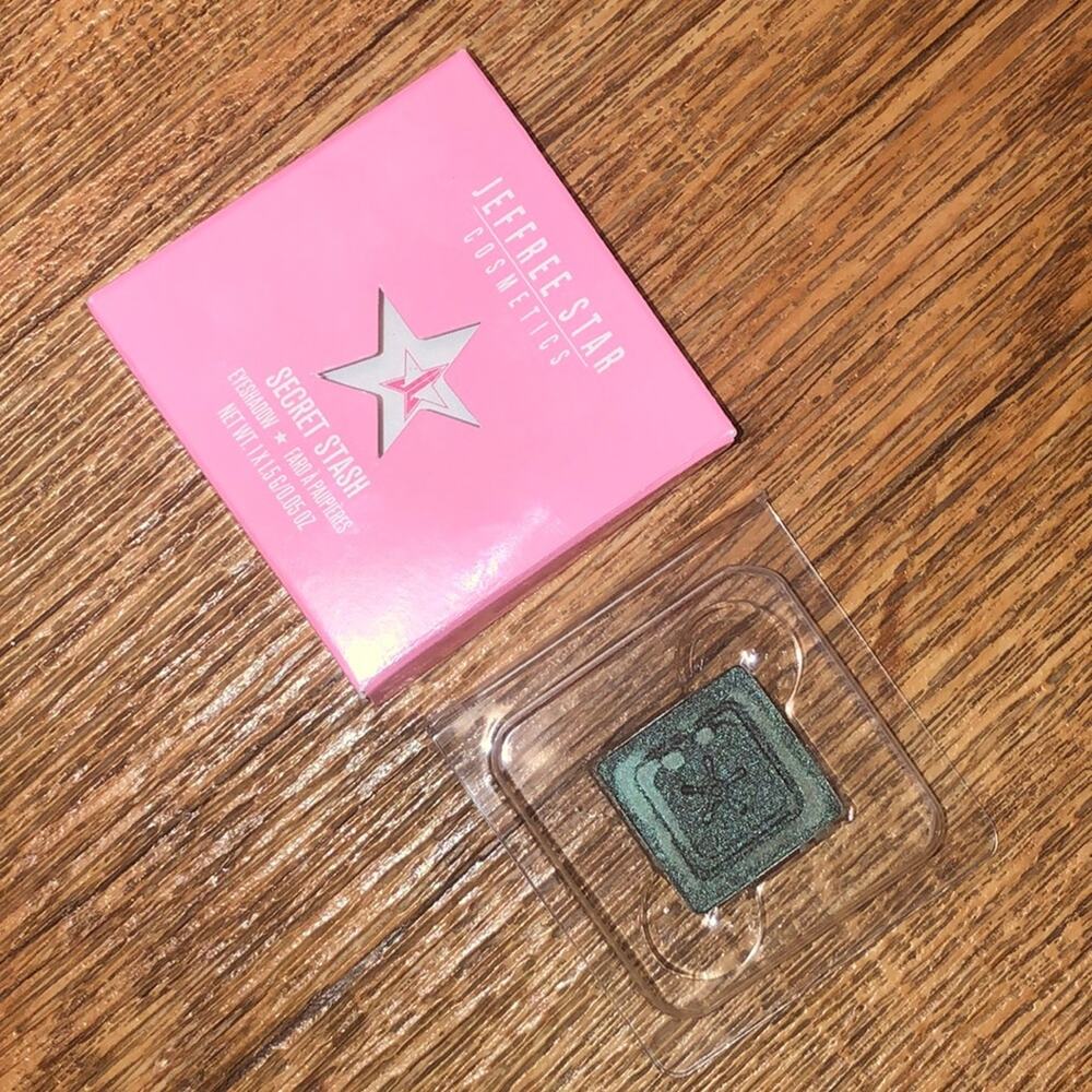 Jeffree Star Artistry Single in Secret Stash Shade Dark Gray Metallic Eyeshadow